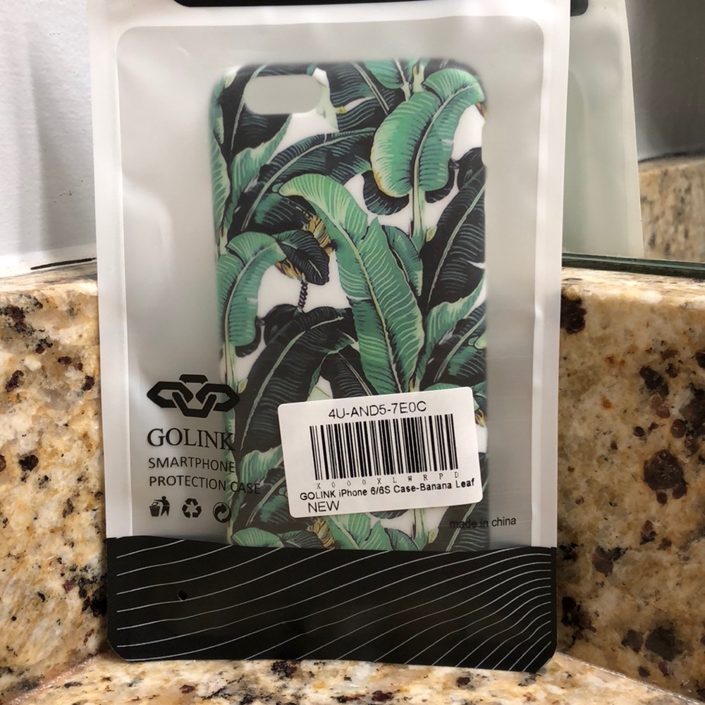NWT Iphone 6/6s Banana Leaf Phone Case
